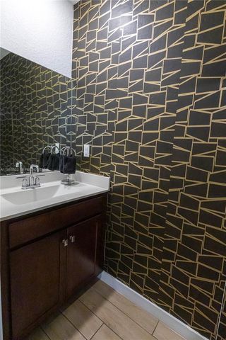 613 NE 5th Way, Florida City, FL 33034