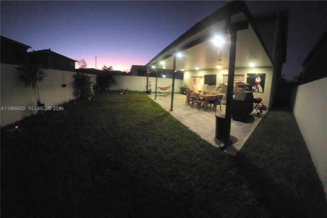 613 NE 5th Way, Florida City, FL 33034