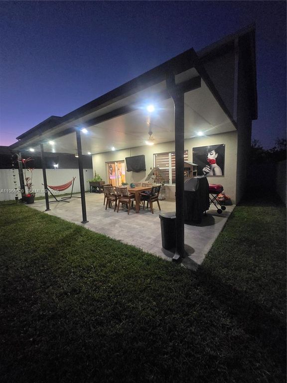 613 NE 5th Way, Florida City, FL 33034