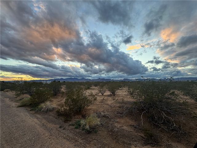 000 Hassayampa Rd, Golden Valley, AZ 86413