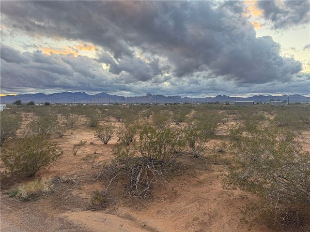 000 Hassayampa Rd, Golden Valley, AZ 86413