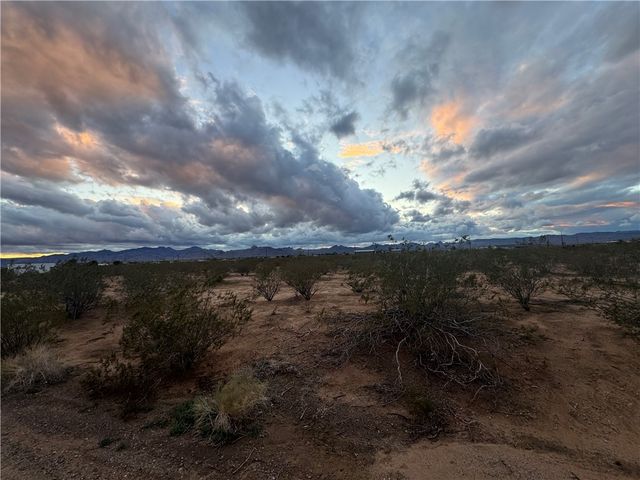 000 Hassayampa Rd, Golden Valley, AZ 86413