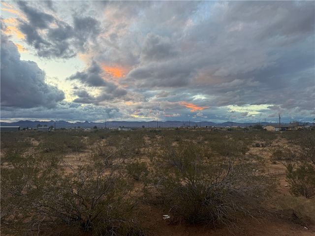 000 Hassayampa Rd, Golden Valley, AZ 86413