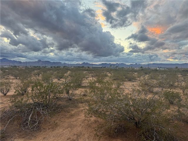 000 Hassayampa Rd, Golden Valley, AZ 86413