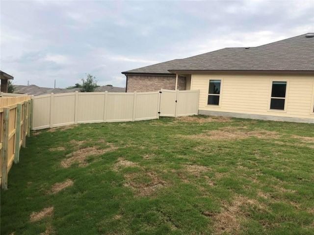 351 Joanne LOOP A, Buda, TX 78610