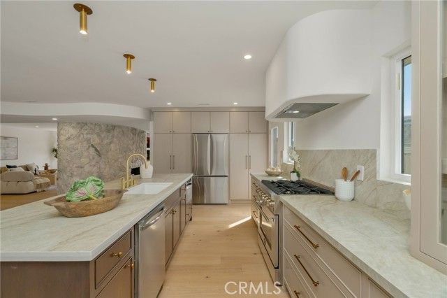 6150 Wooster Avenue, Los Angeles, CA 90056