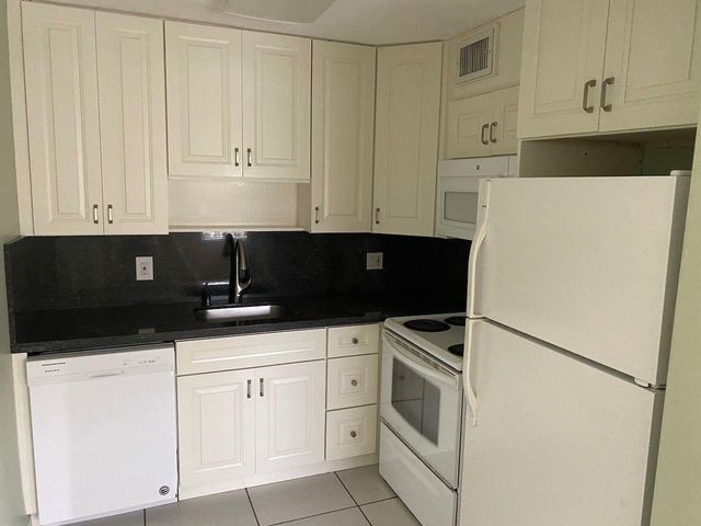 4169 SW 67th Ave 205, Davie, FL 33314