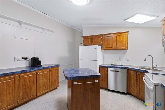 1651 W Harrison Avenue, Port O'connor, TX 77982