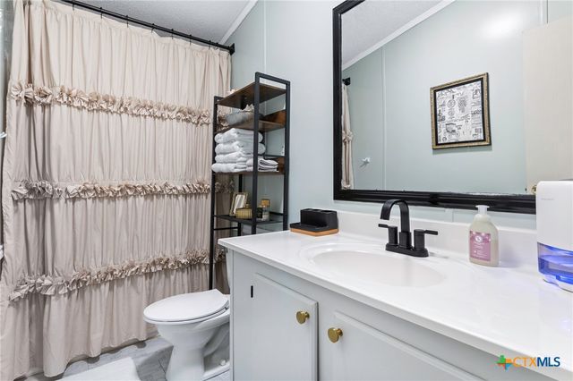 1651 W Harrison Avenue, Port O'connor, TX 77982