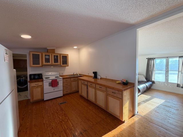 15734 Hall Road, Casnovia Twp, MI 49303