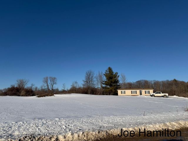 15734 Hall Road, Casnovia Twp, MI 49303