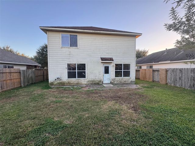4419 Crossvine Avenue, Baytown, TX 77521