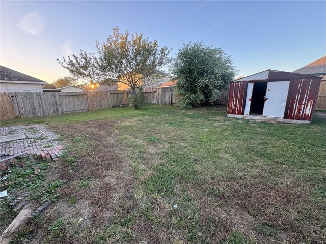 4419 Crossvine Avenue, Baytown, TX 77521