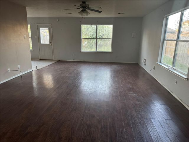 4419 Crossvine Avenue, Baytown, TX 77521