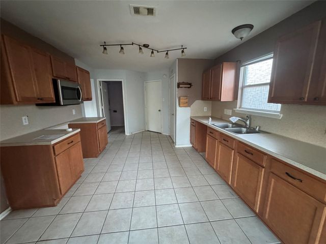 4419 Crossvine Avenue, Baytown, TX 77521