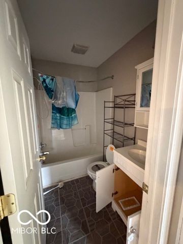 4651 Maplelawn Drive, Columbus, IN 47203