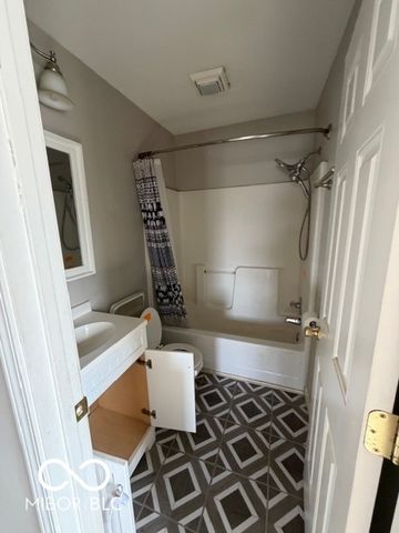 4651 Maplelawn Drive, Columbus, IN 47203