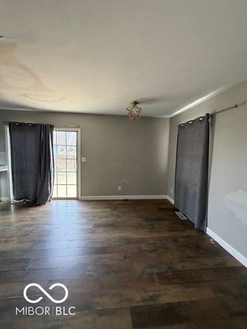 4651 Maplelawn Drive, Columbus, IN 47203