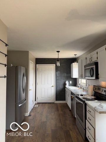 4651 Maplelawn Drive, Columbus, IN 47203