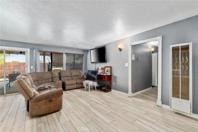 645 E King Street, Rialto, CA 92376