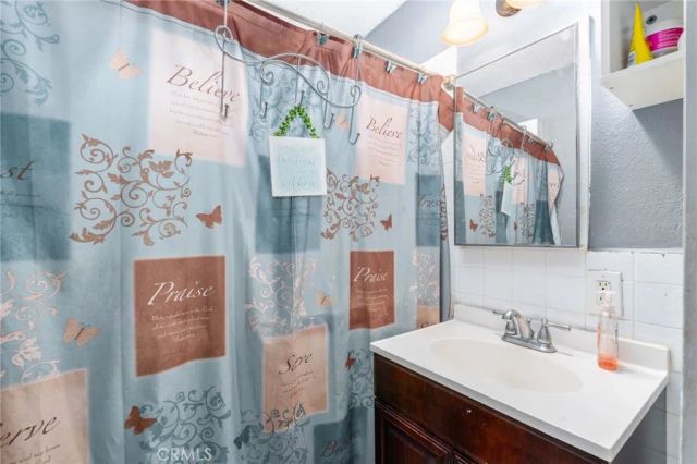 645 E King Street, Rialto, CA 92376