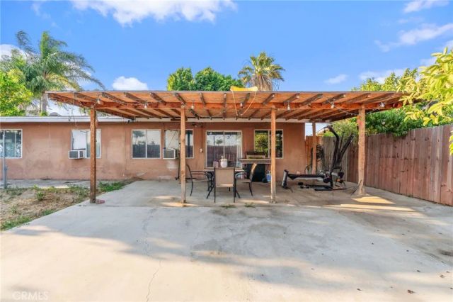 645 E King Street, Rialto, CA 92376