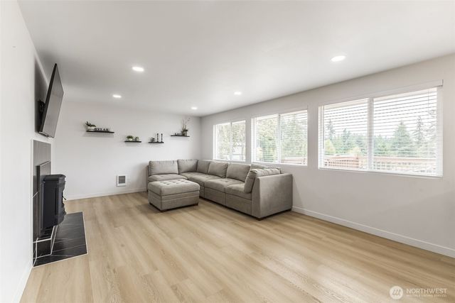 5701 80th Street E, Puyallup, WA 98371
