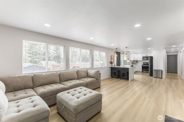 5701 80th Street E, Puyallup, WA 98371