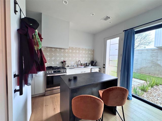 1206 Luna ST 2, Austin, TX 78721