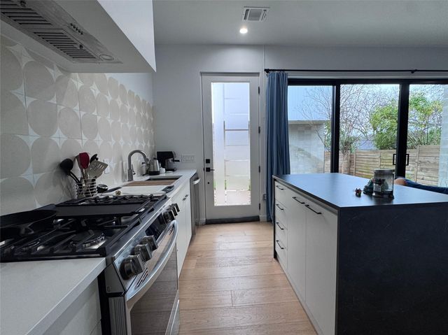 1206 Luna ST 2, Austin, TX 78721