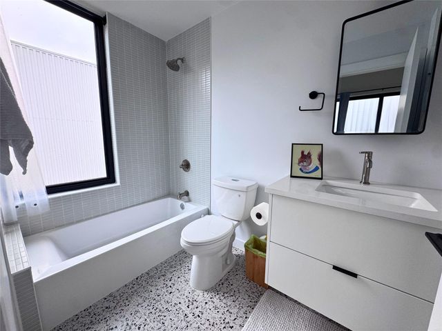 1206 Luna ST 2, Austin, TX 78721