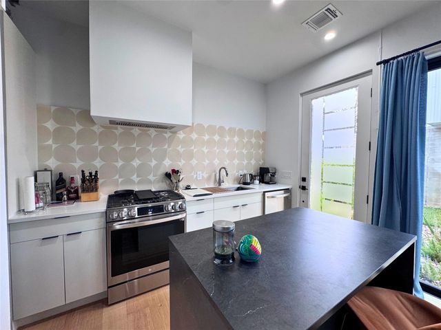 1206 Luna ST 2, Austin, TX 78721