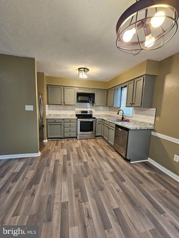 718 LAKEVIEW PKWY, Locust Grove, VA 22508