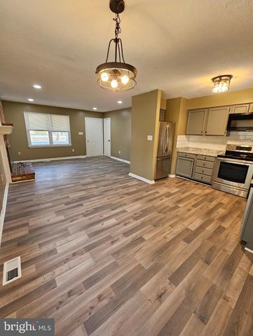 718 LAKEVIEW PKWY, Locust Grove, VA 22508