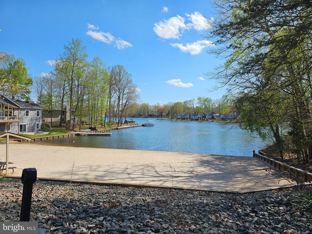 718 LAKEVIEW PKWY, Locust Grove, VA 22508