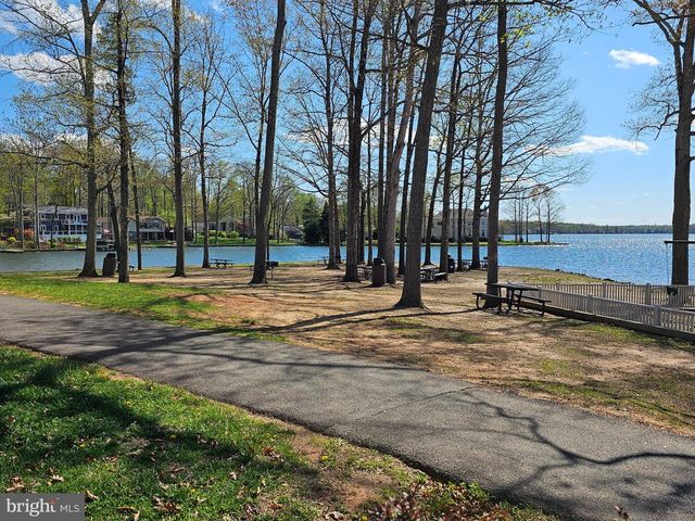 718 LAKEVIEW PKWY, Locust Grove, VA 22508