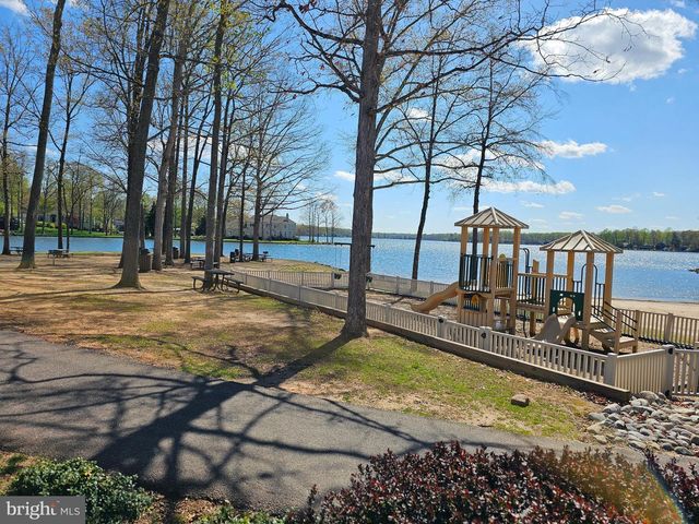 718 LAKEVIEW PKWY, Locust Grove, VA 22508