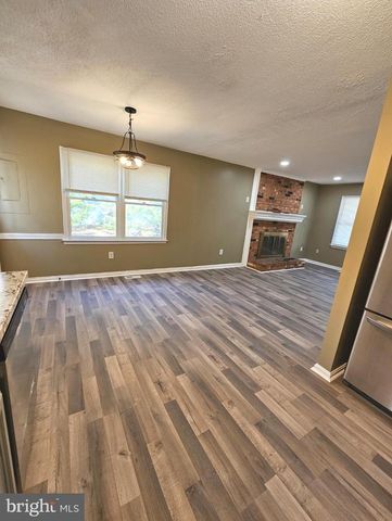 718 LAKEVIEW PKWY, Locust Grove, VA 22508