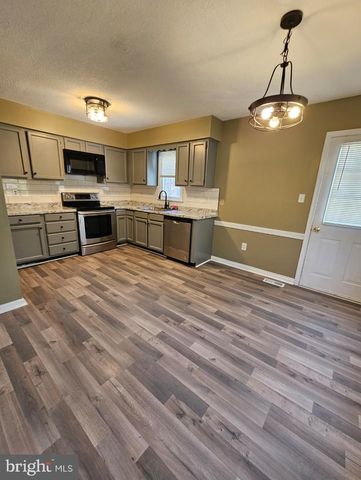 718 LAKEVIEW PKWY, Locust Grove, VA 22508