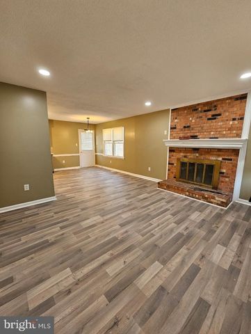 718 LAKEVIEW PKWY, Locust Grove, VA 22508