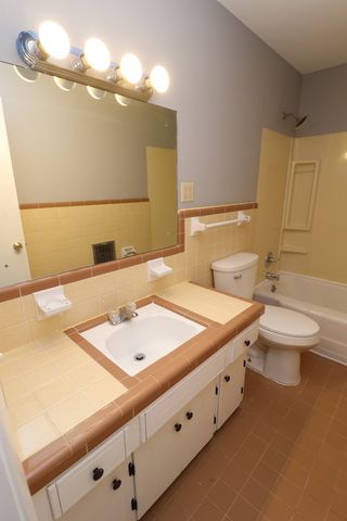 300 Walton Ave, Lafayette, TN 37083