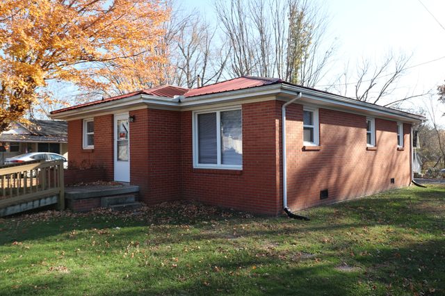 300 Walton Ave, Lafayette, TN 37083