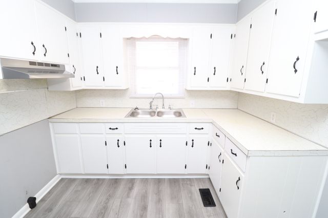 300 Walton Ave, Lafayette, TN 37083