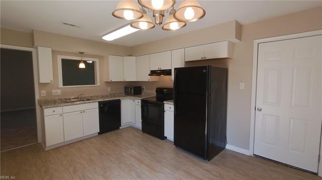 1620 Walsh CT, Virginia Beach, VA 23454