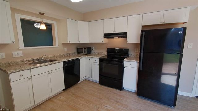 1620 Walsh CT, Virginia Beach, VA 23454
