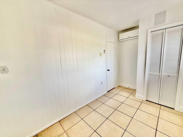 1302 E NEW ORLEANS AVENUE, Tampa, FL 33603