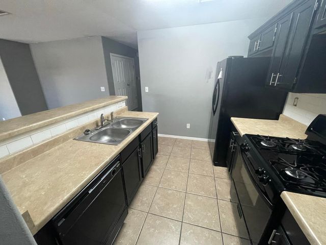 5724 SALUKI Drive B, El Paso, TX 79924