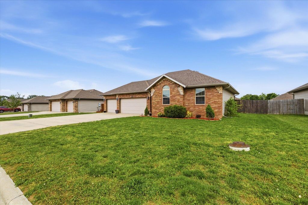 1126 S Rome Avenue, Republic, MO 65738