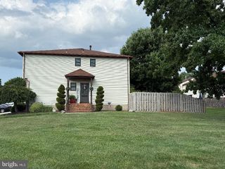 5 ROBERTS CT, Bordentown, NJ 08505