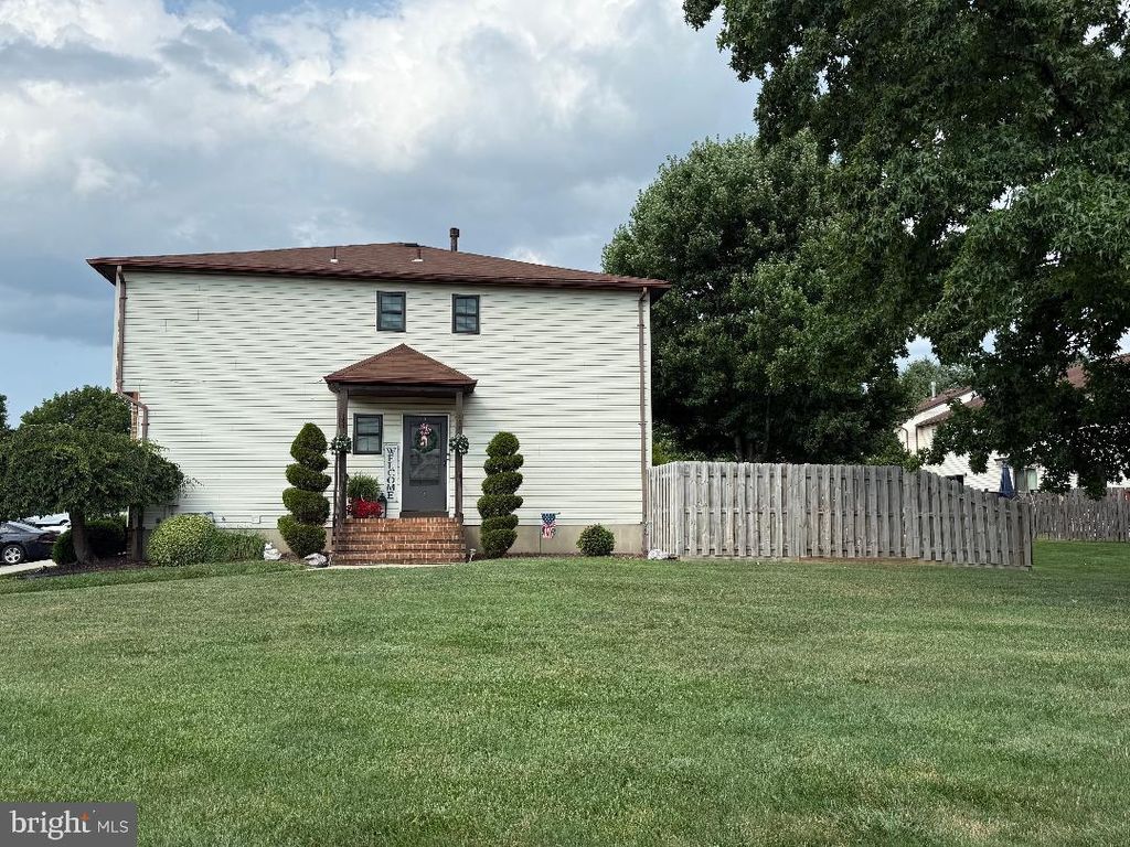 5 ROBERTS CT, Bordentown, NJ 08505